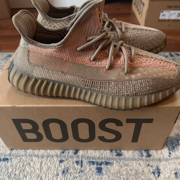 Yeezy Boost 350 V2 - Picture 1 of 6